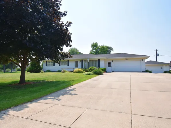 244 7th St, Jesup, IA 50648