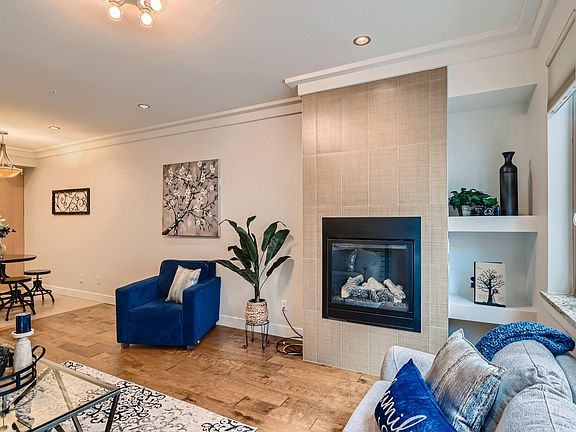 Living Room with fireplace