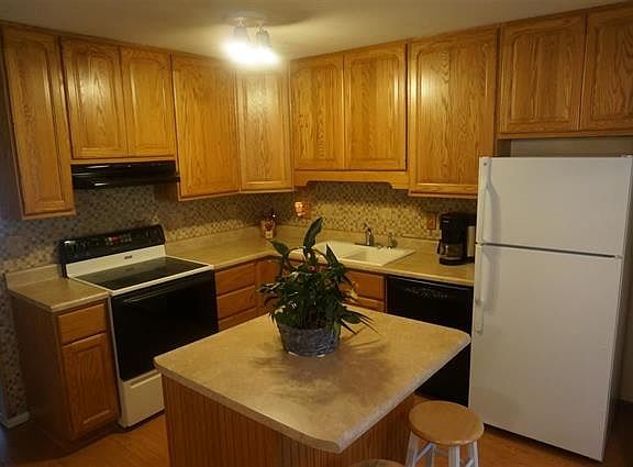 3rd image of 260 White Ave