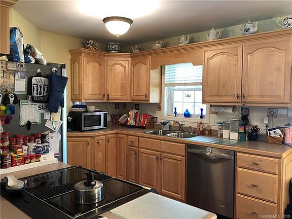5th image of 302 Willowbrook Dr