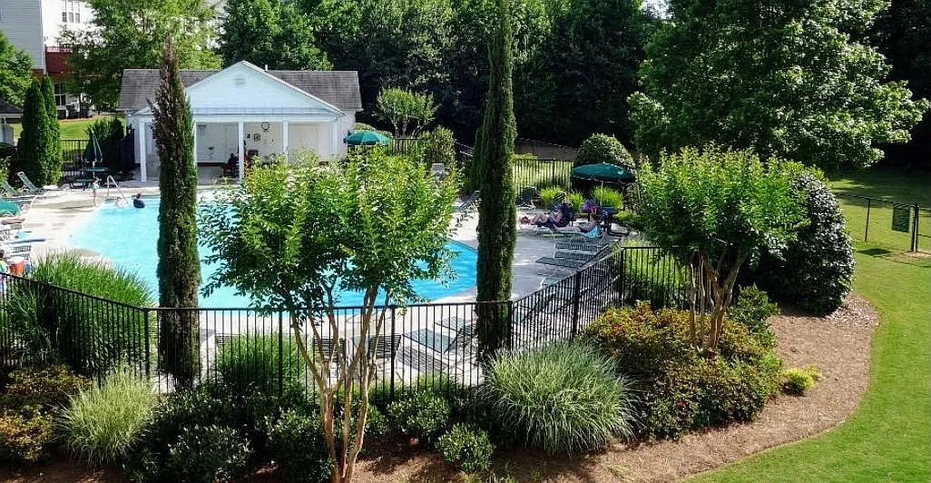 1315 Thornborough Dr — Photo 2