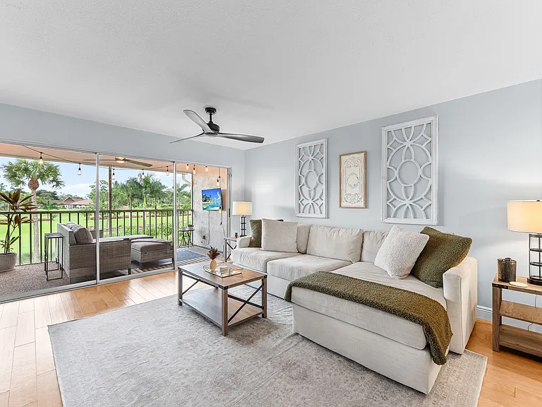 149 Palm Dr #18 — Photo 11