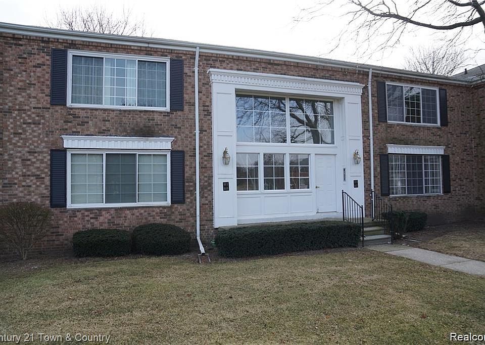 1st image of 585 E Fox Hills Dr #1