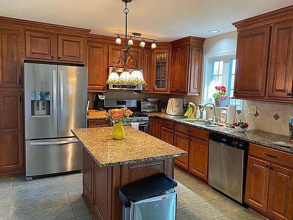 5th image of 229 Glenfield Ln