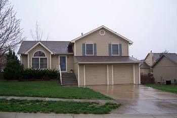 2nd image of 813 Hawthorne Dr