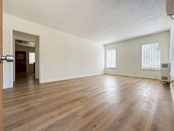 4th image of 800 E Palmer Ave