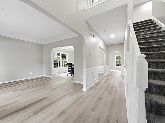 4th image of 609 Dulaney Bnd