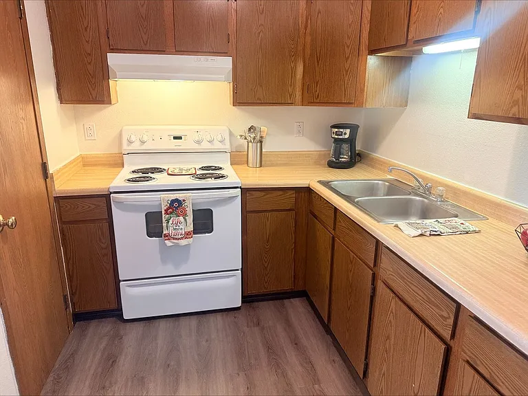 1216 S G Ave — Photo 22