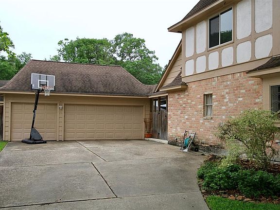 2nd image of 2907 Woodland Ridge Dr