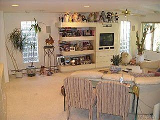 2nd image of 1975 Cynthia Ln