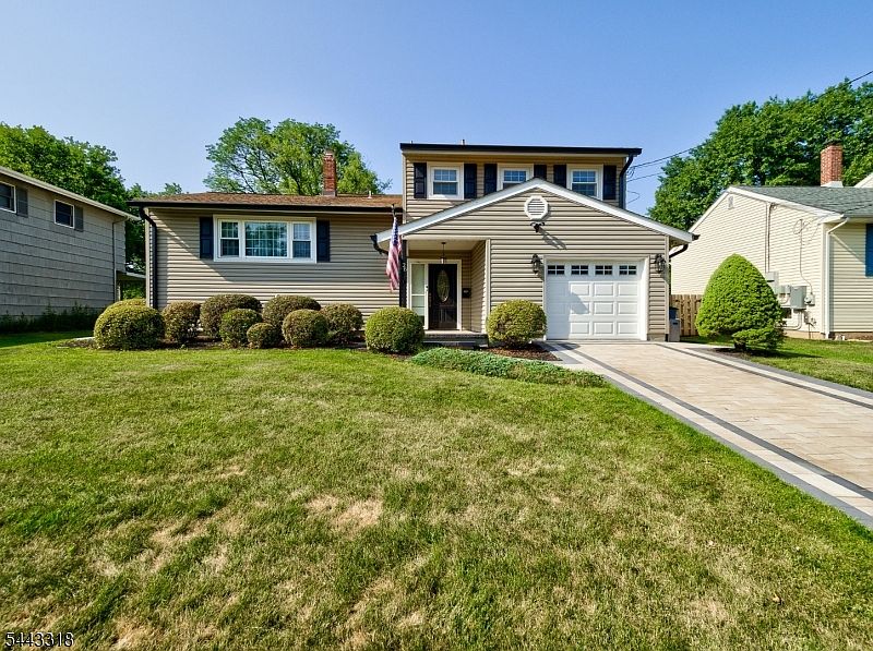 1st image of 26 Demond Pl
