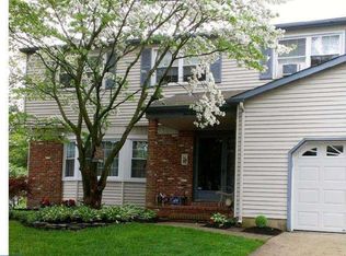 522 Perry Dr, Mount Laurel, NJ 08054
