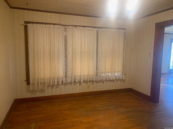 3rd image of 1809 S Leslie St