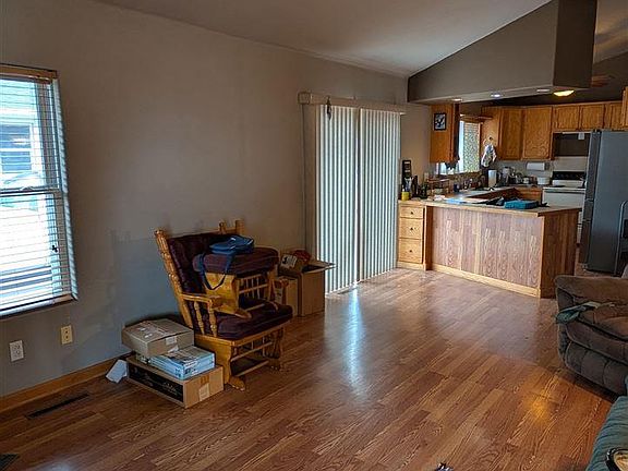 4th image of 306 S Washington St