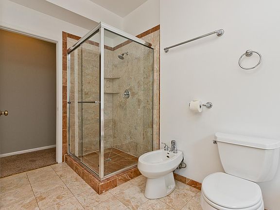 5th image of 852 W Erie St #3E