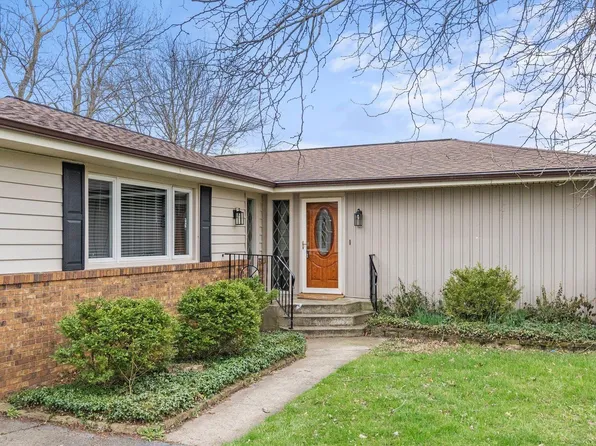 5752 Wheelock Rd, Fort Wayne, IN 46835
