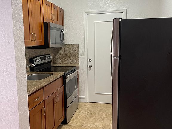 3rd image of 25 Menores Ave
