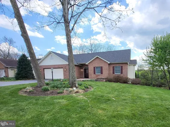 132 Buckingham Dr, Chambersburg, PA 17201