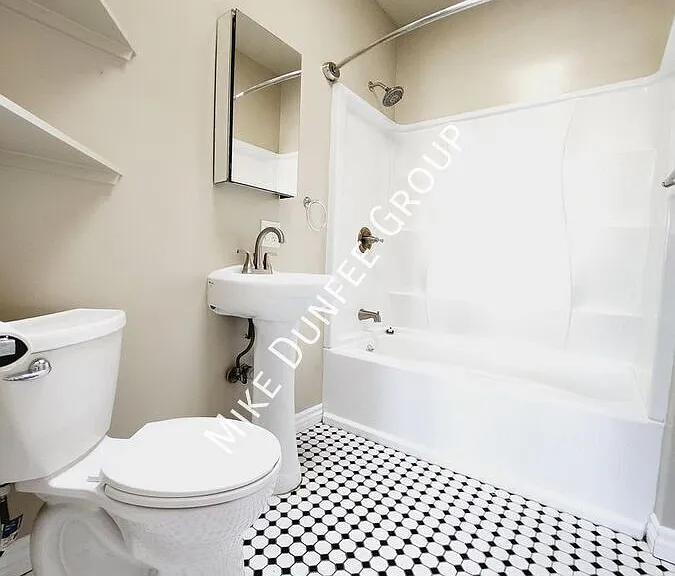 412 E 7th St #2 — Photo 11