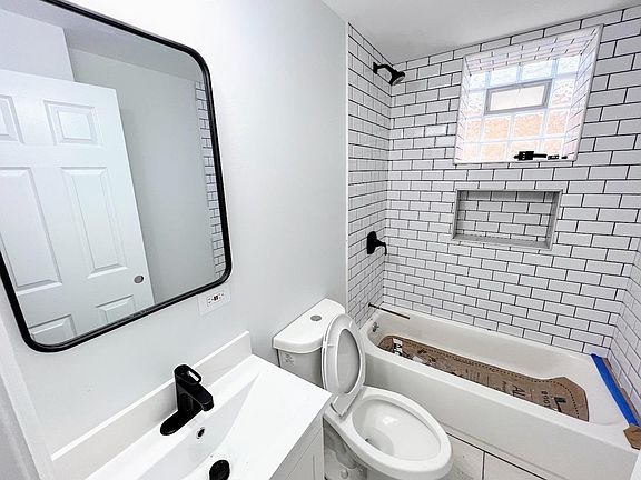 5th image of 3840 W Diversey Ave #G