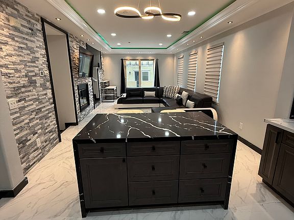 4th image of 2696 Escala Cir