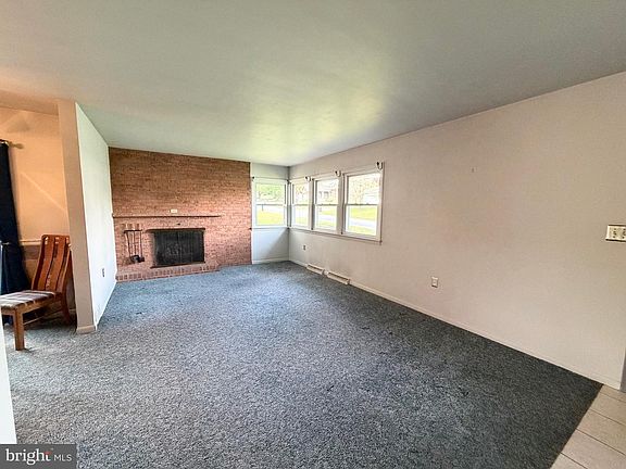 3rd image of 903 Fox Meadow Rd