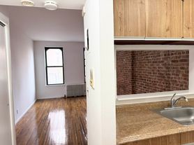 214 E 90th St, New York, NY