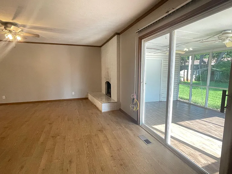 2002 E Mimosa St — Photo 12