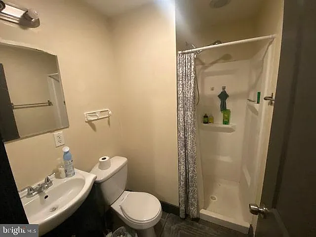 6 bed, 4.0 bath, 1650 sqft, $3,000 — Photo 4