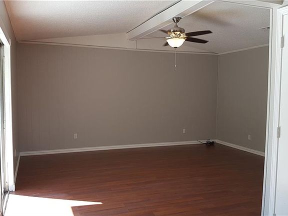 2nd image of 518 Lakeside Dr