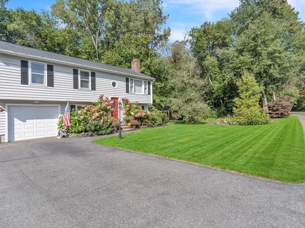 92 1/2 Paul Revere Dr, Agawam, MA 01030