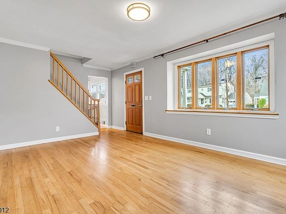 3rd image of 823 Pinewood Rd