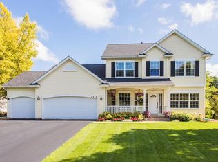 2212 Manuela Dr, Chaska, MN 55318