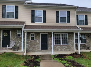 124 Park Place Cir, Womelsdorf, PA 19567