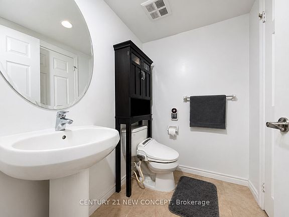 5th image of 761 Bay St #404