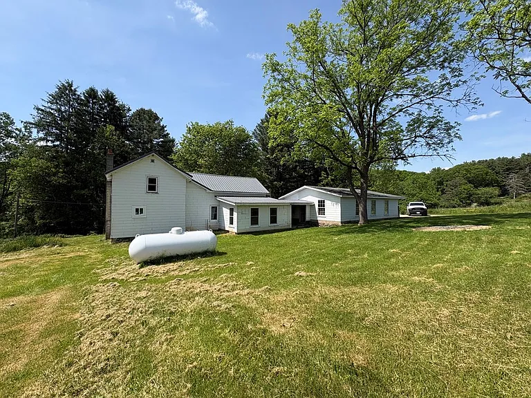 1058 Campbell Run Rd — Photo 3