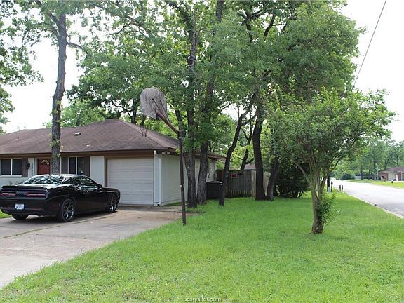 2nd image of 2300 Yosemite Dr