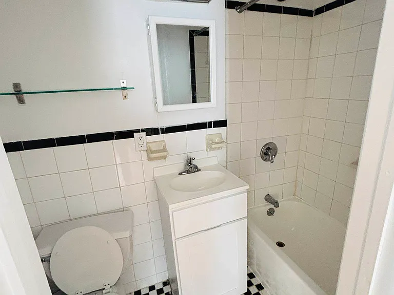 1793 Riverside Dr #6E — Photo 9