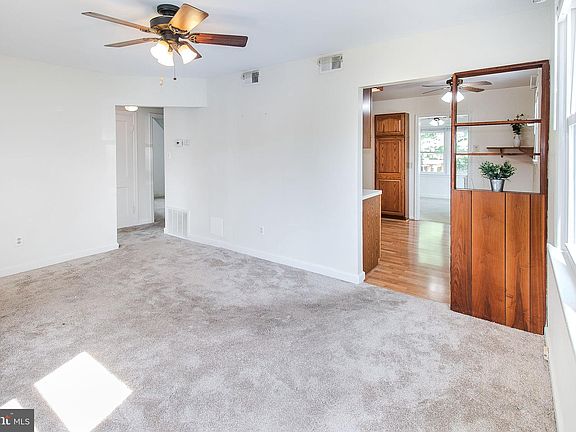 5th image of 3143 Headrow Ln