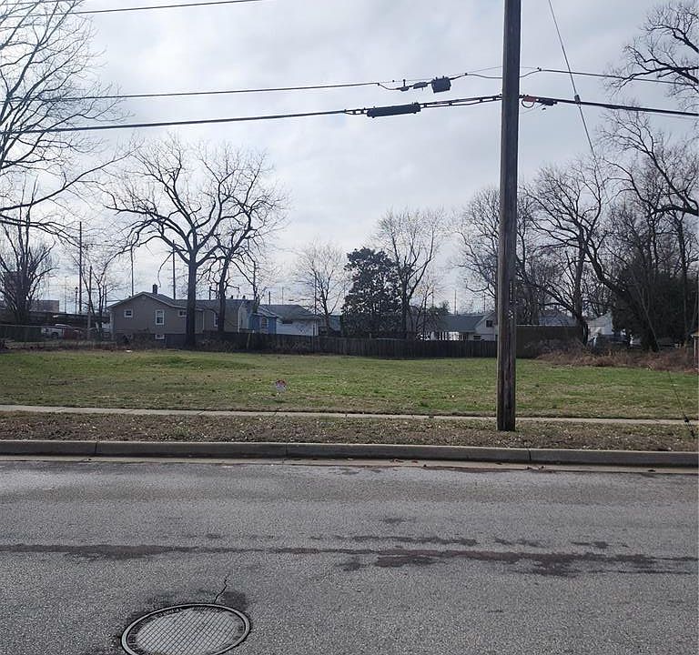 2nd image of 3311 Eminence Blvd
