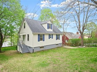 27 Grandview Dr, Mahopac, NY 10541