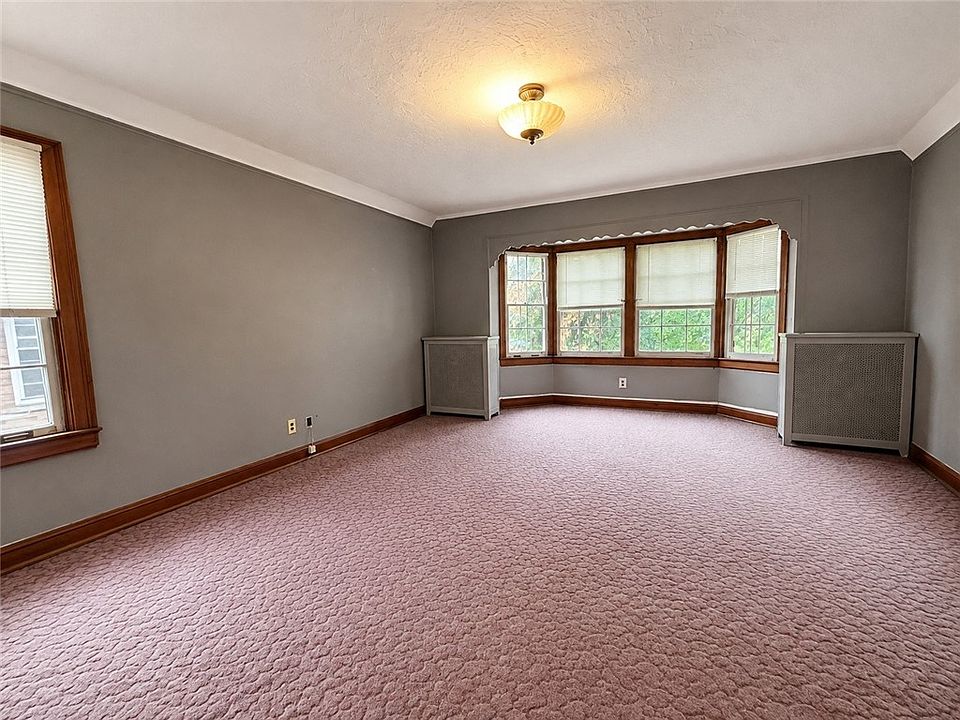 16th image of 1521 Manor Ave