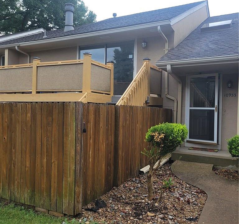 1st image of 10933 Gillette St