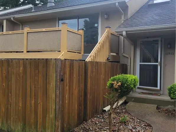 10933 Gillette St, Overland Park, KS 66210