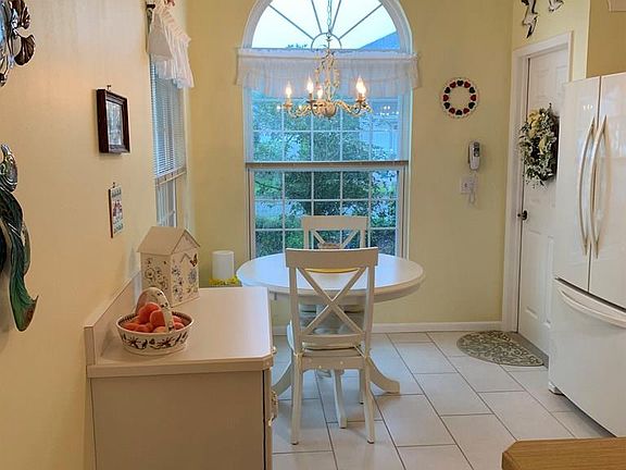 2nd image of 4 Avalon Ln