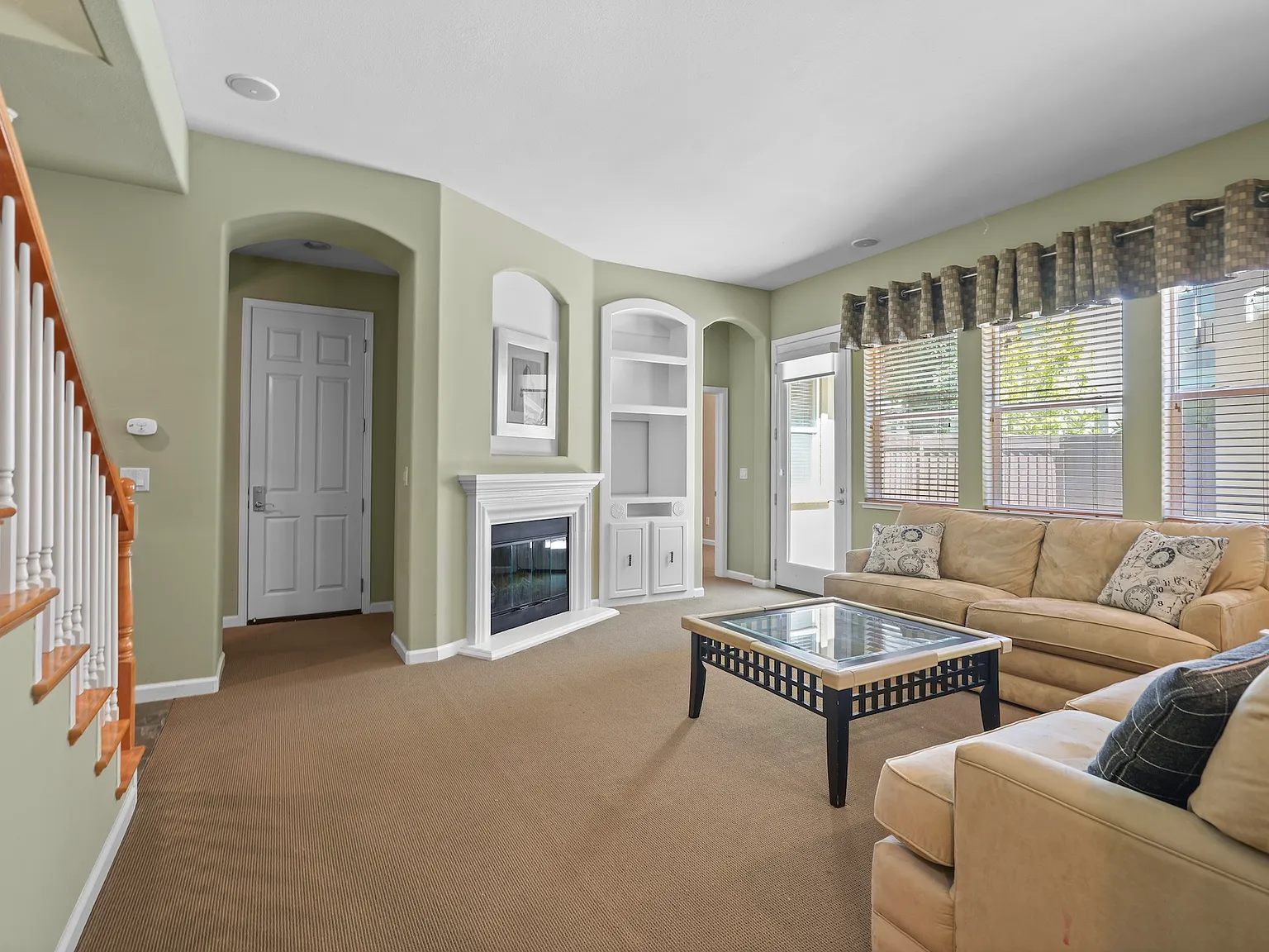 Luxury Living - 4 Bedroom Home with Loft & Resort-Style Amenities! — Photo 4