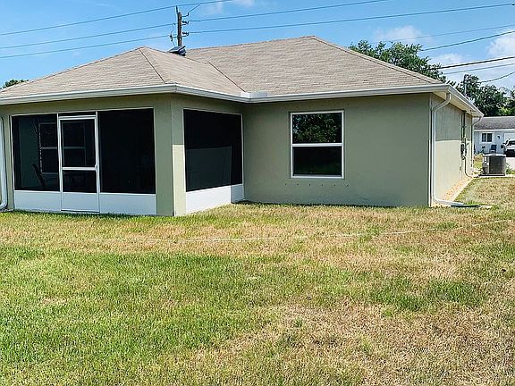 3rd image of 2557 SE Mariposa Ave