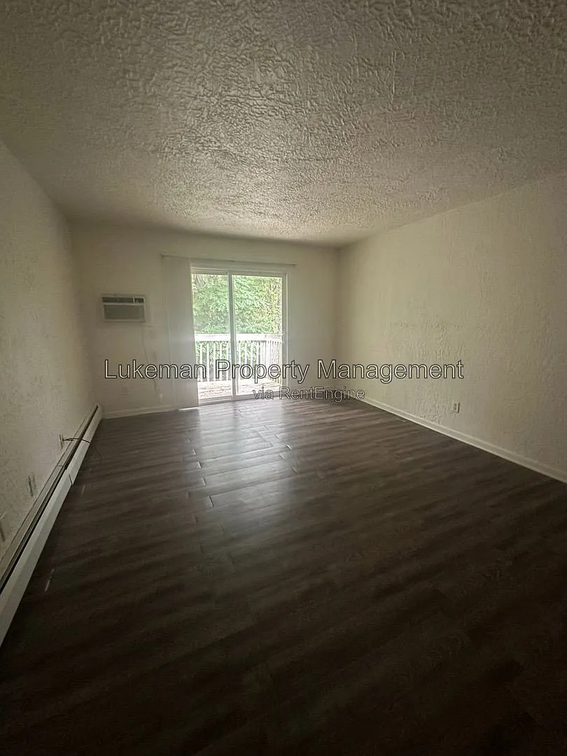 2 bed, 1.0 bath, 950 sqft, $950 — Photo 3