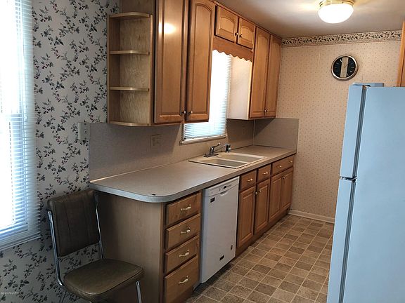 4th image of 3422 Chippewa Dr