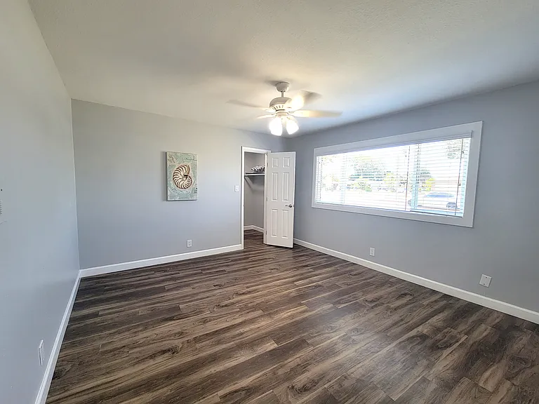 Marquis Apartments — Photo 24